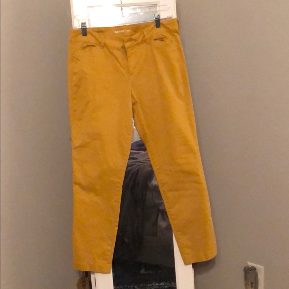 Mustard colored chino pixie pants